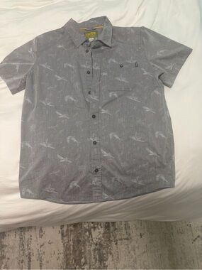 Men's Short-Sleeve Button-Down Shirt in Light Gray with Subtle Print